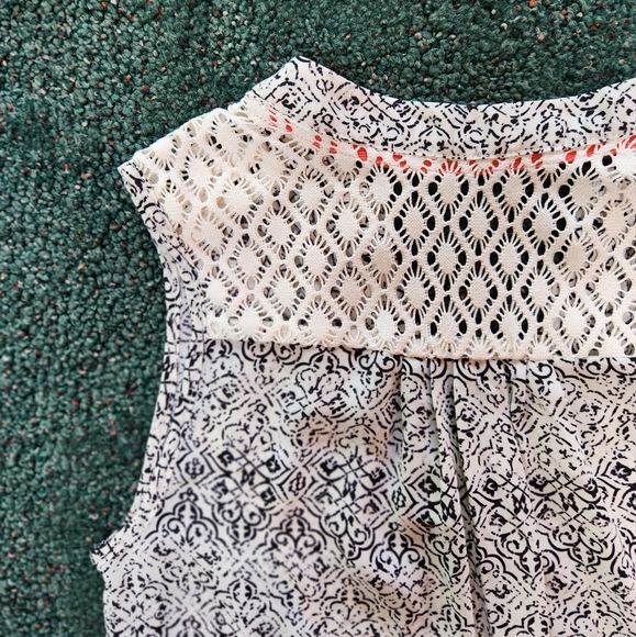 Lightweight Tank Top | lace shoulders - Picture 5 of 11